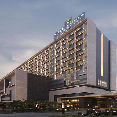 The Leela Ambience Convention Hotel Delhi Új-Delhi Kültér fotó The hotel in 2019