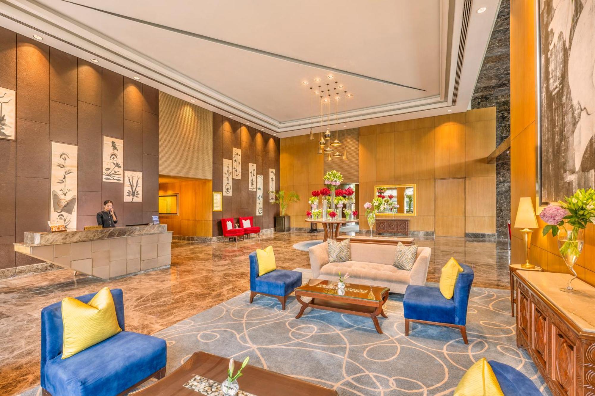 The Leela Ambience Convention Hotel Delhi Új-Delhi Kültér fotó Lobby