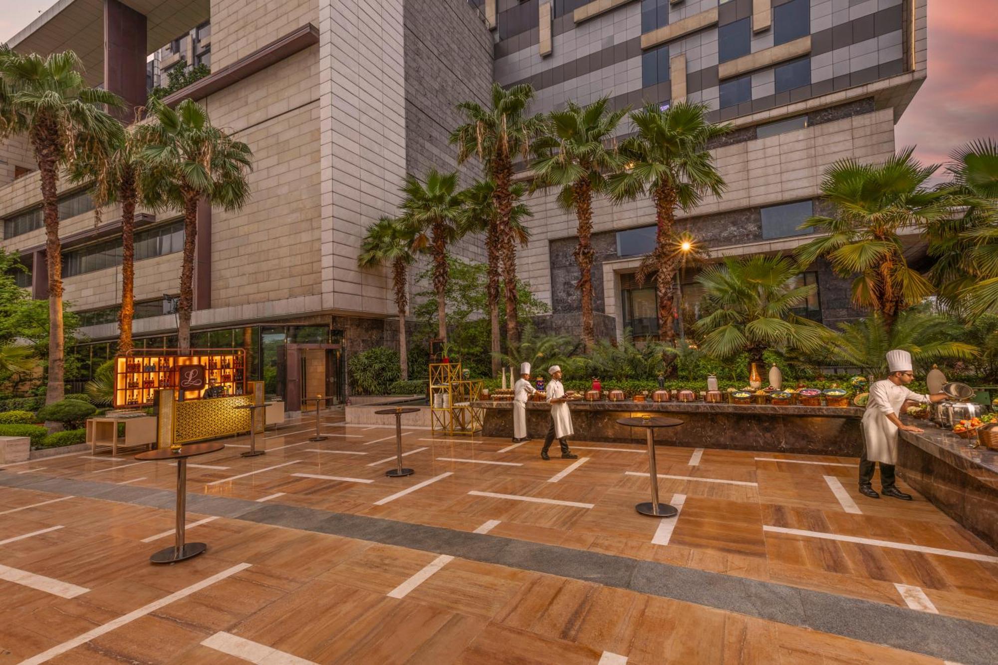 The Leela Ambience Convention Hotel Delhi Új-Delhi Kültér fotó The Park, Hyderabad