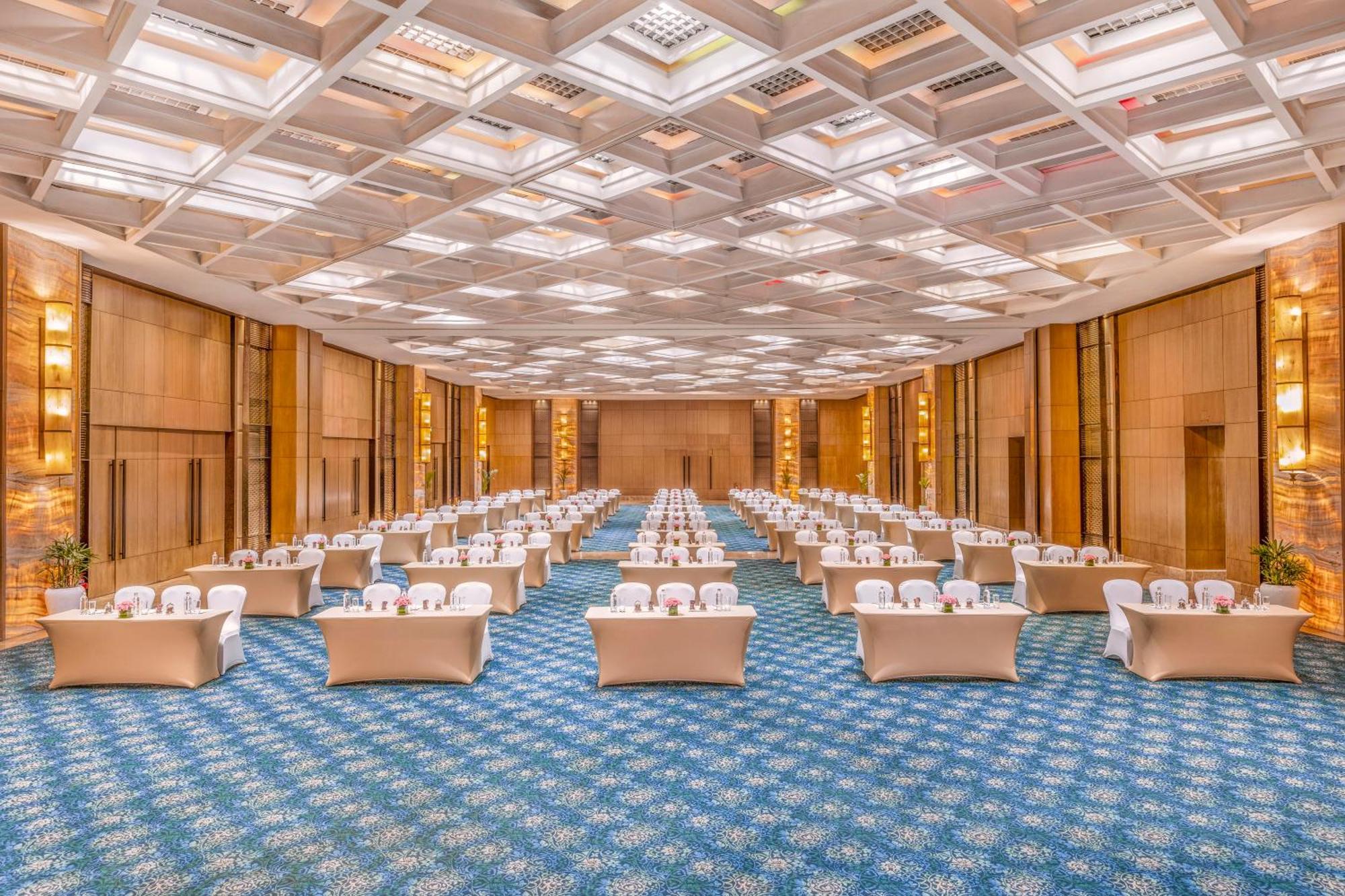 The Leela Ambience Convention Hotel Delhi Új-Delhi Kültér fotó The Grand Ballroom