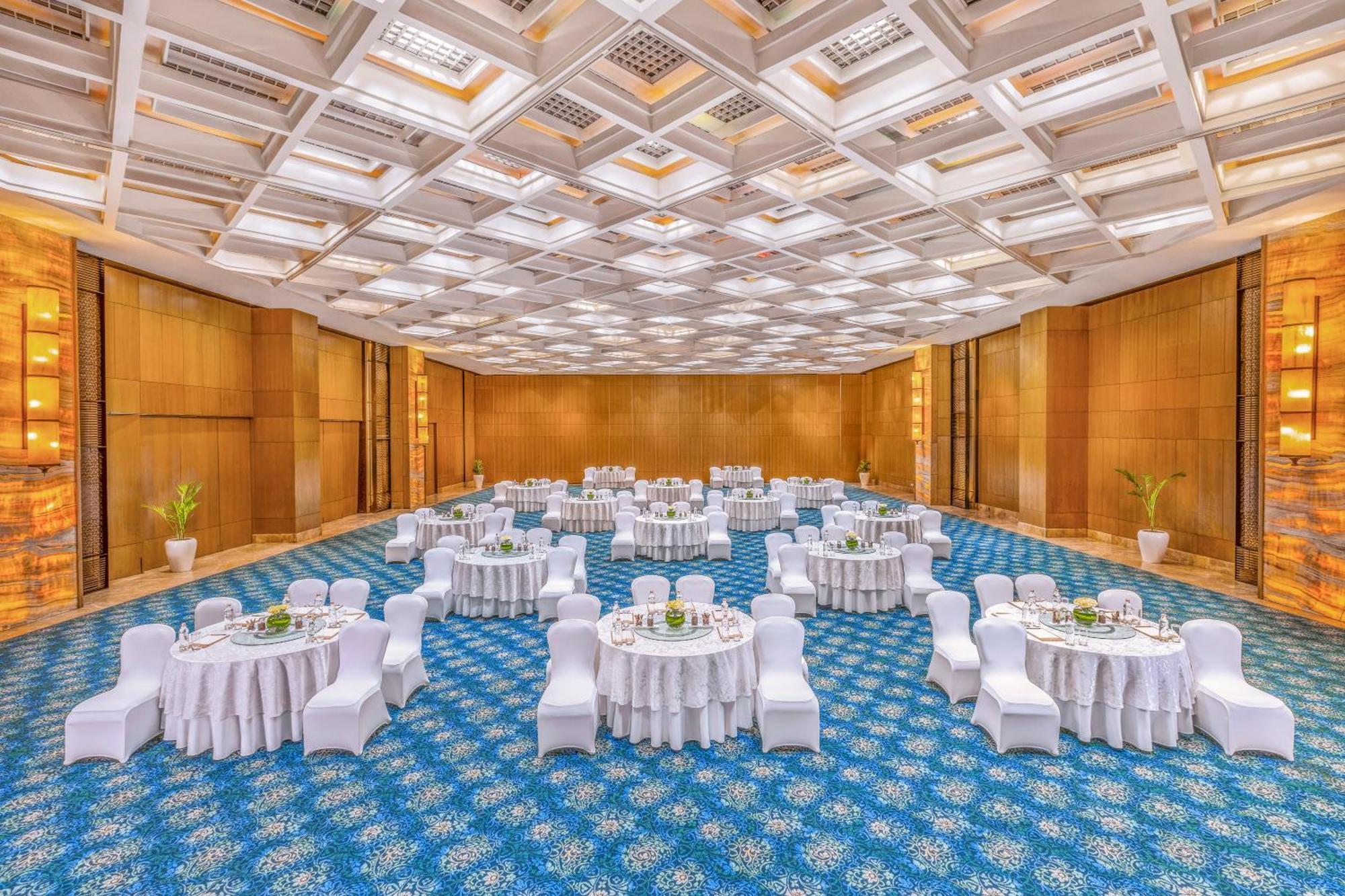 The Leela Ambience Convention Hotel Delhi Új-Delhi Kültér fotó The Grand Ballroom