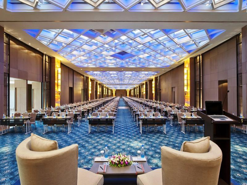 The Leela Ambience Convention Hotel Delhi Új-Delhi Kültér fotó The Grand Ballroom