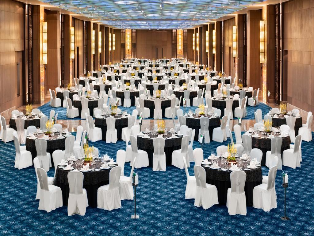 The Leela Ambience Convention Hotel Delhi Új-Delhi Kültér fotó The Grand Ballroom